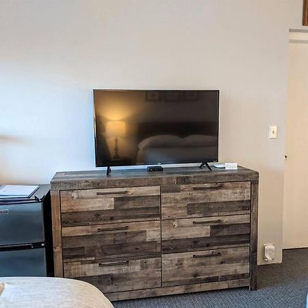 Cute Lower Level Cedar Lodge Room With Balcony & Lake Views! Laconia Ngoại thất bức ảnh