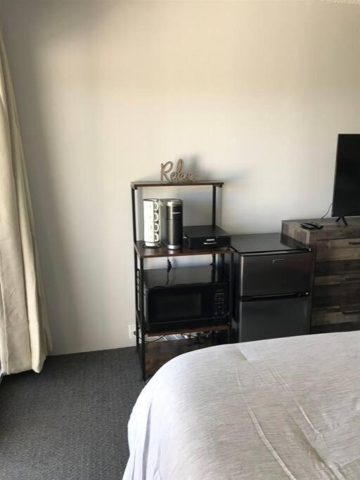 Cute Lower Level Cedar Lodge Room With Balcony & Lake Views! Laconia Ngoại thất bức ảnh