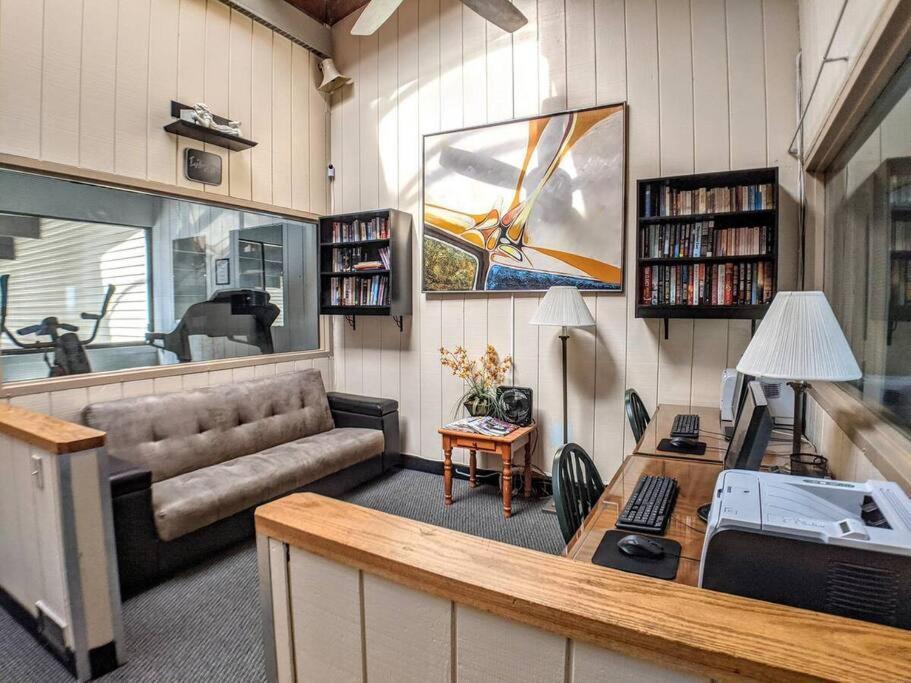 Cute Lower Level Cedar Lodge Room With Balcony & Lake Views! Laconia Ngoại thất bức ảnh