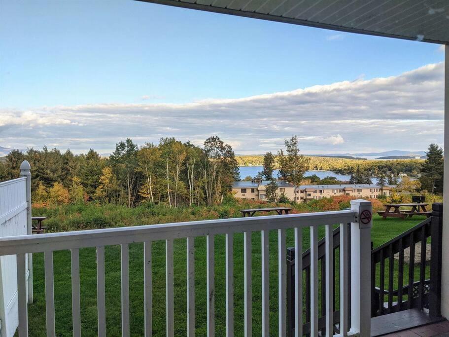 Cute Lower Level Cedar Lodge Room With Balcony & Lake Views! Laconia Ngoại thất bức ảnh